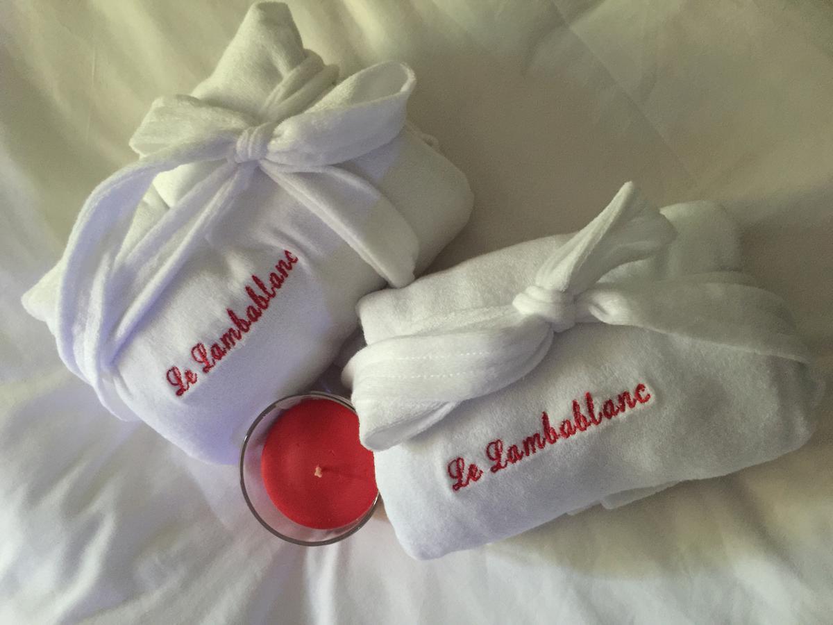 Le Lambablanc Bed & Breakfast Bras-Panon Bagian luar foto